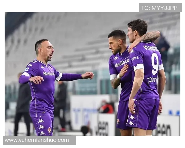 历代足球巨星巅峰对决：全球公认的十位传奇球员排名榜单